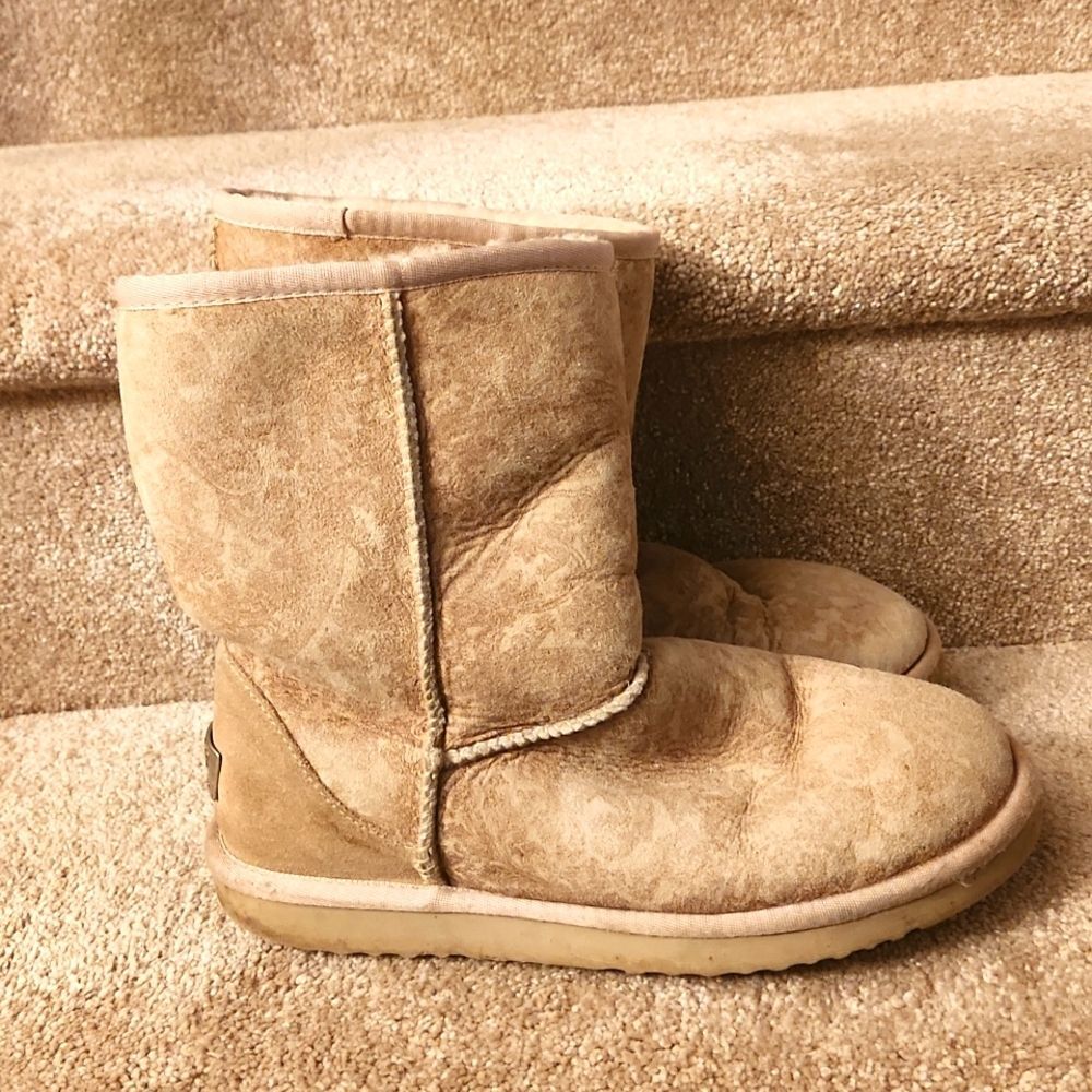 Ugg Classic Short Tan Suede Boots w/ Print "Sundance II" Size 7